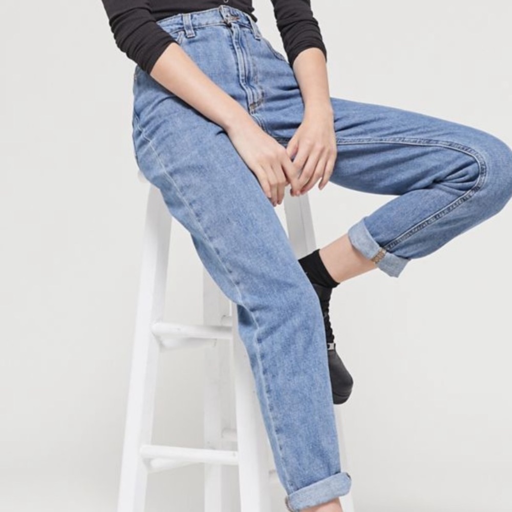 BDG High-Rise Mom Jeans Size 26